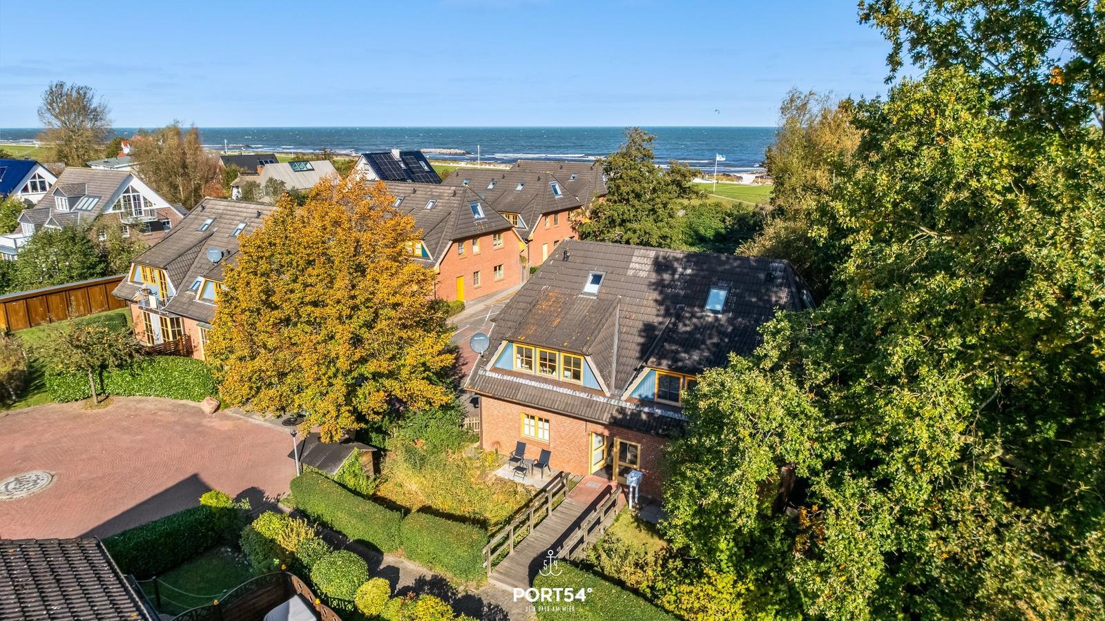Haus mit Garten und Blick aufs Meer