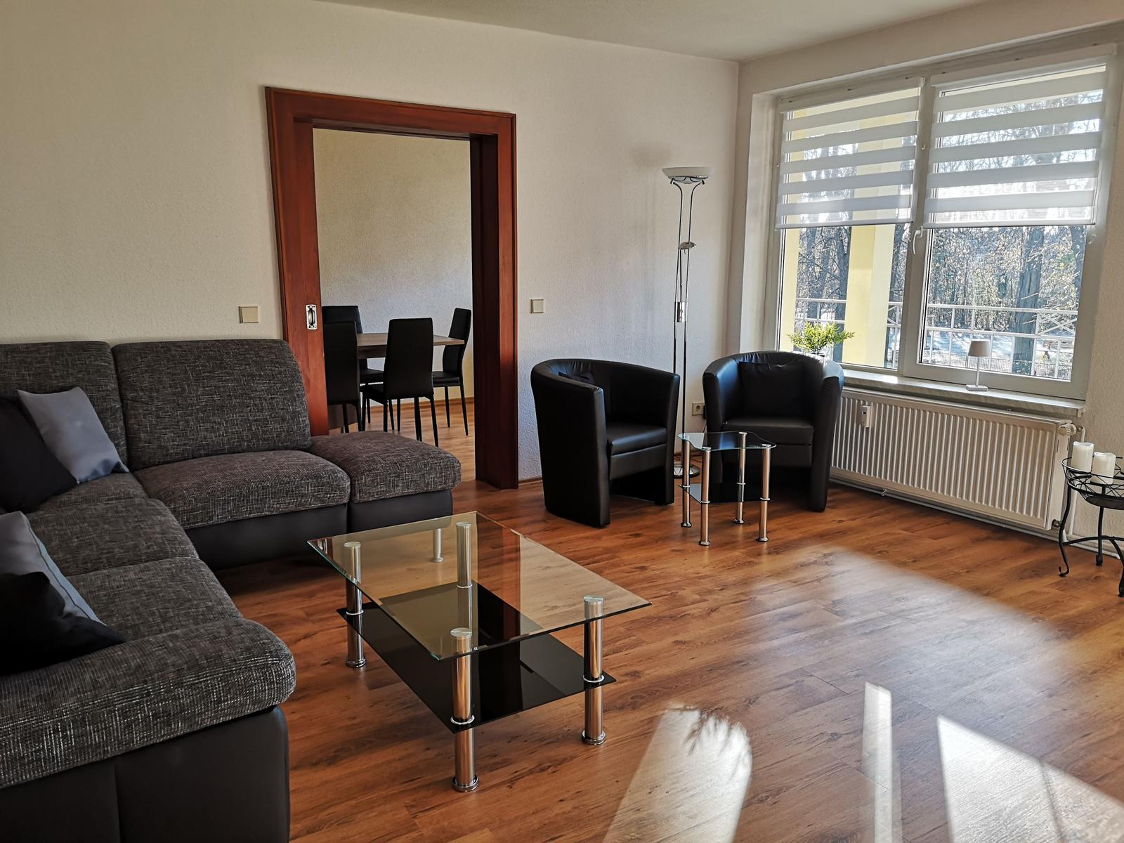 Wohnzimmer mit Esszimmer