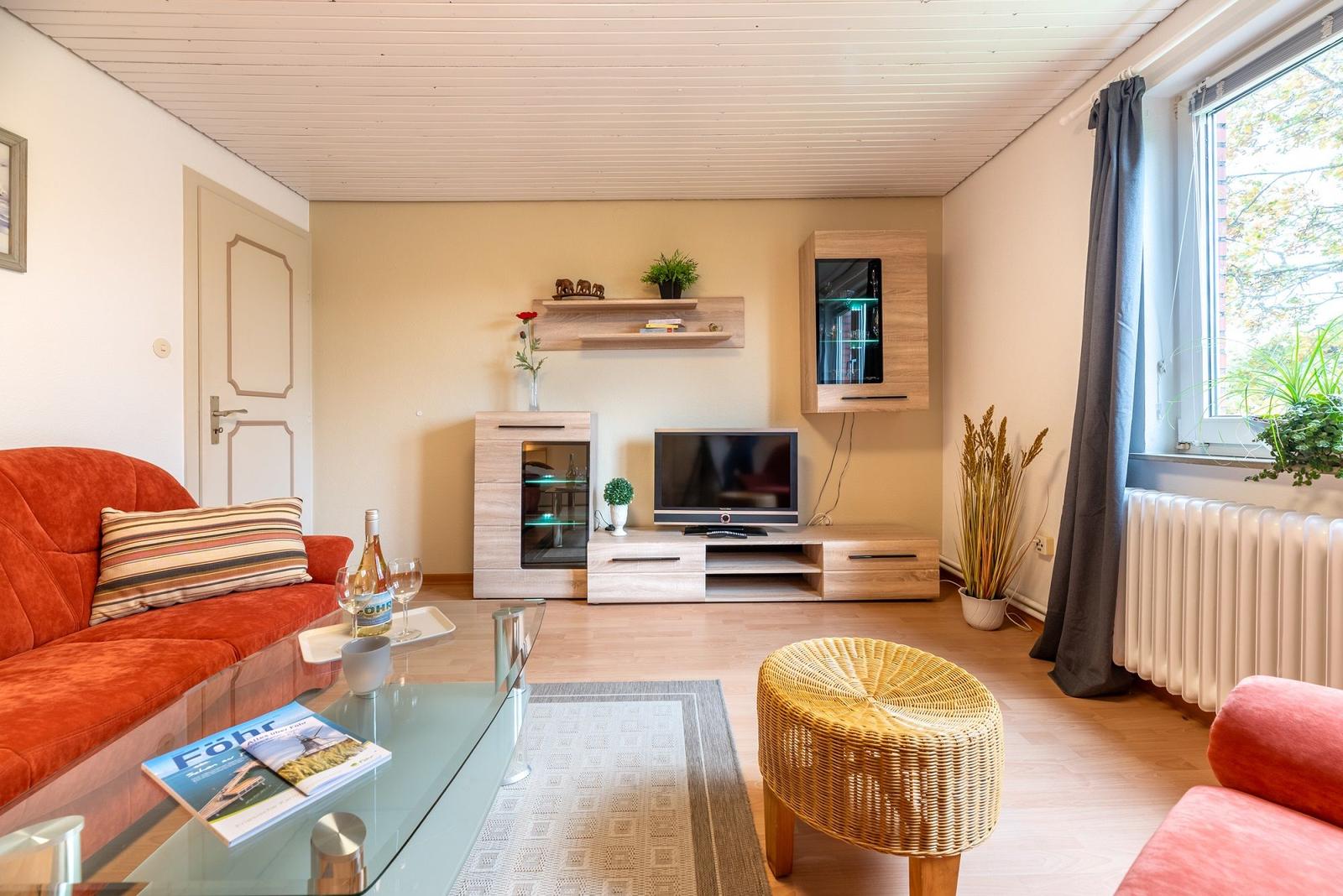 Wohnlandschaft mit Flat-TV