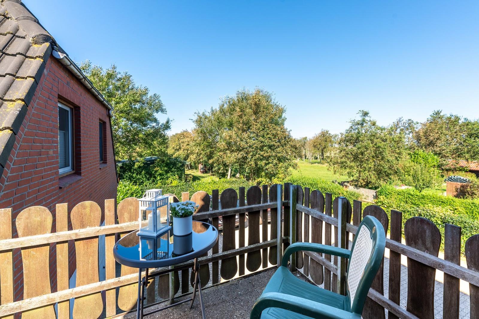 Blick über den Garten und der Marsch