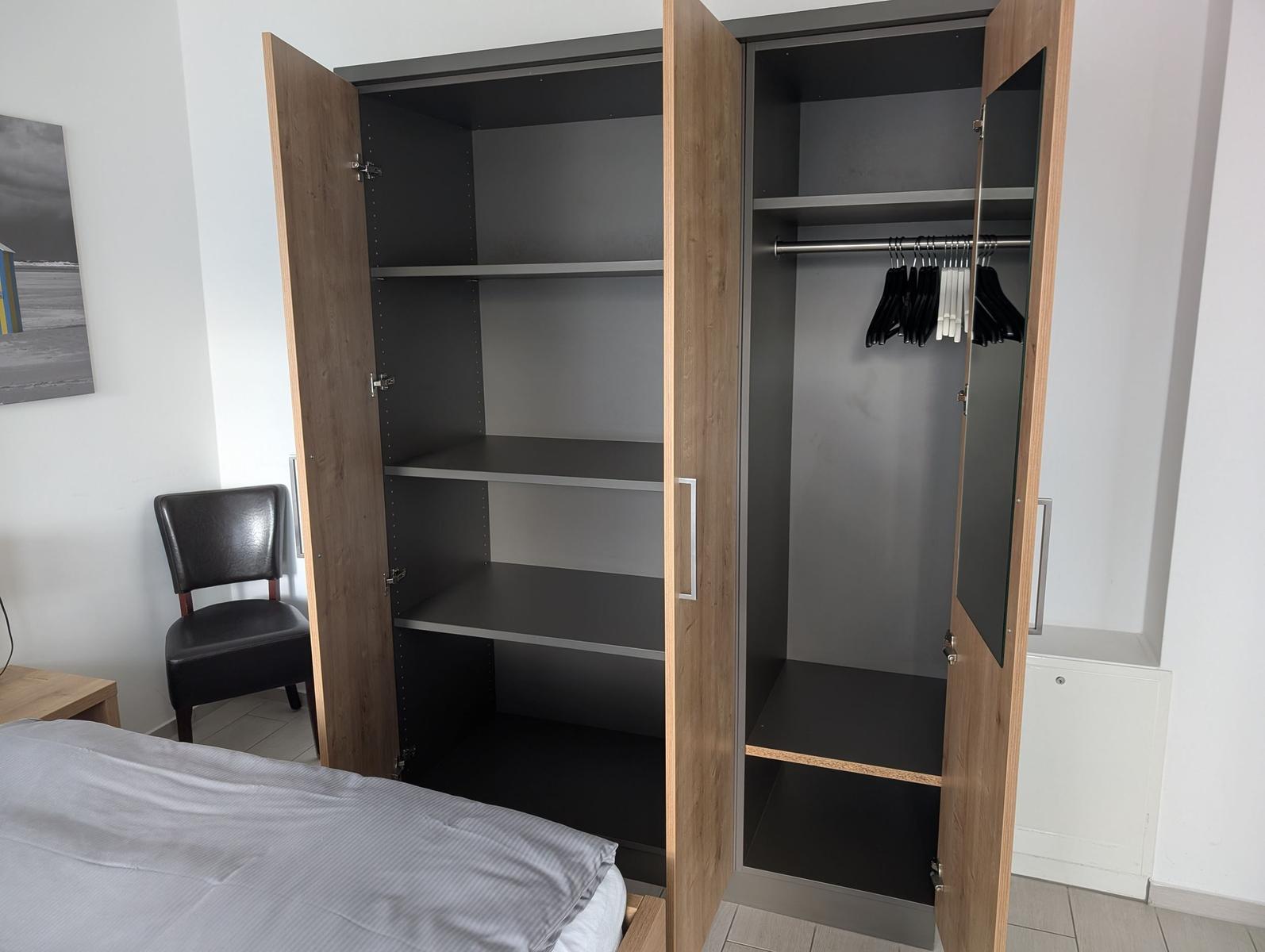 Schlafzimmer Kleiderschrank...
