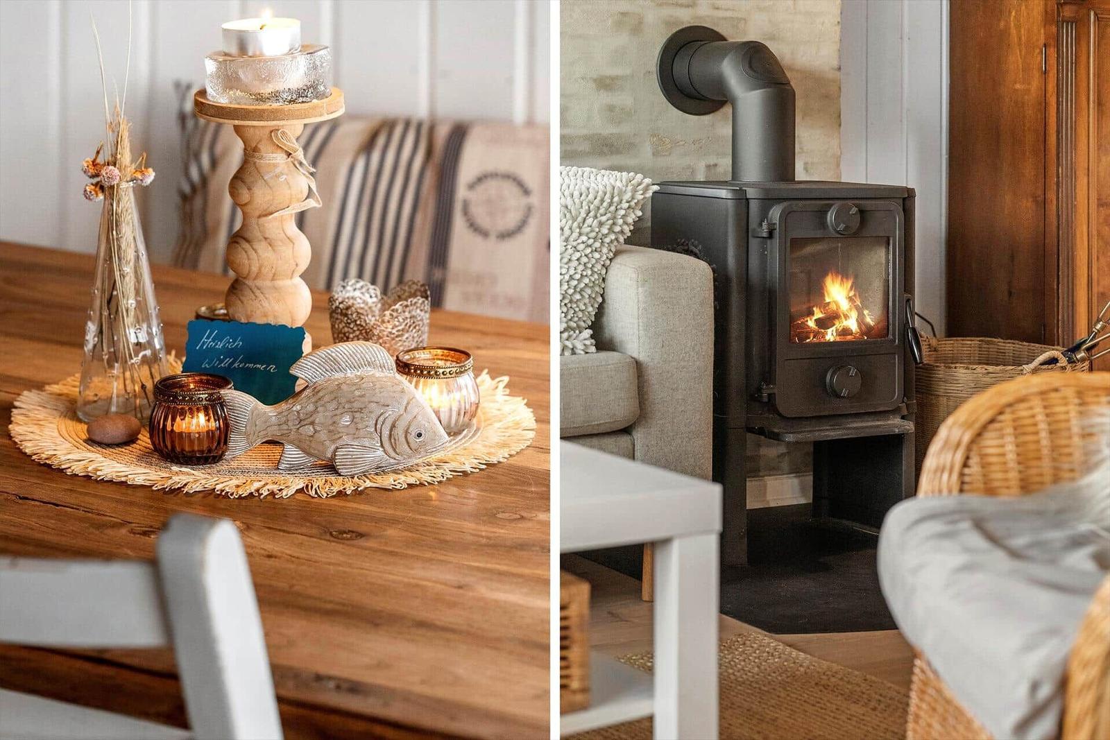 Tisch mit dekorativen Gegenständen und Kamin mit brennendem Feuer.