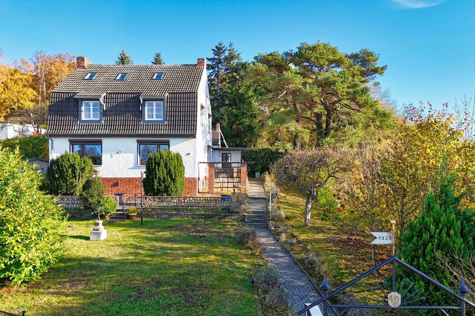 Haus mit Garten und Wald, Steigweg mit Hausnummer 419