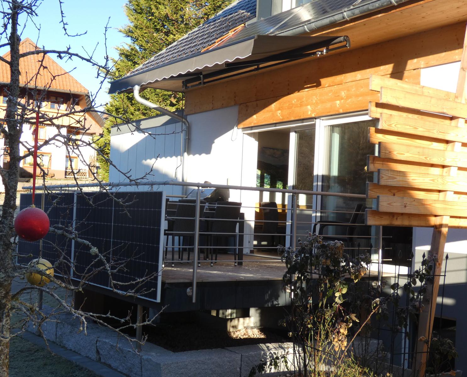 Terrasse mit Gartenmöbel