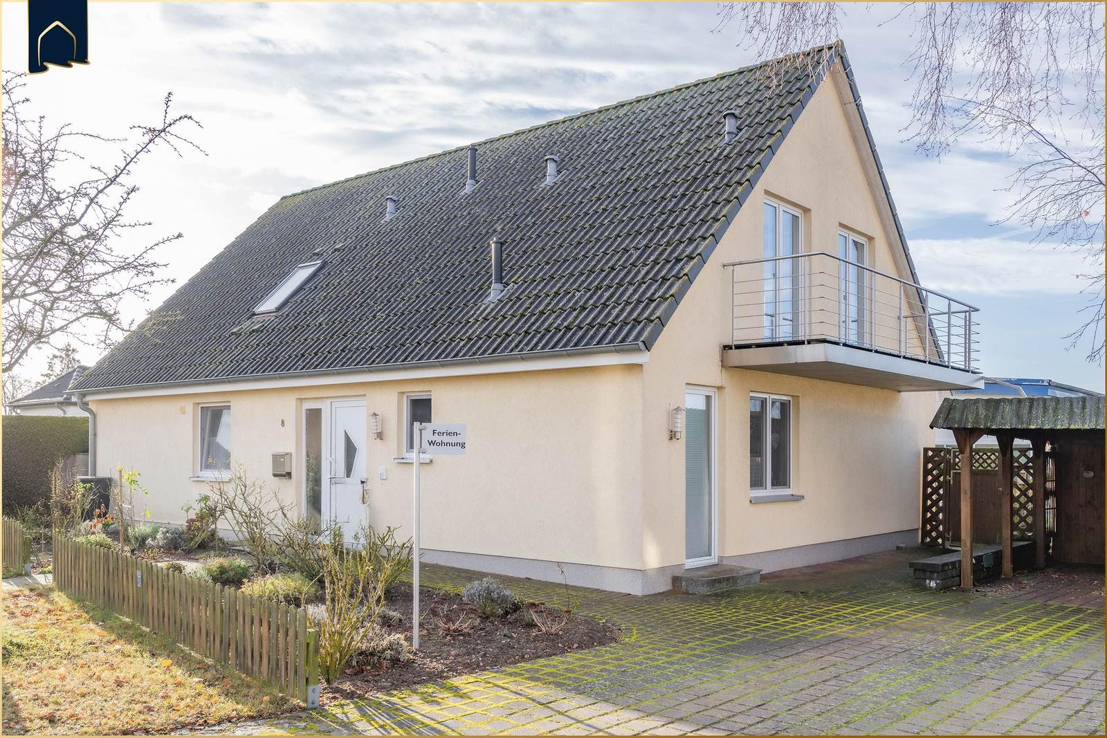 Ferienwohnung mit Balkon, Garten und Terrasse. Modernes Haus mit Dachterrasse.