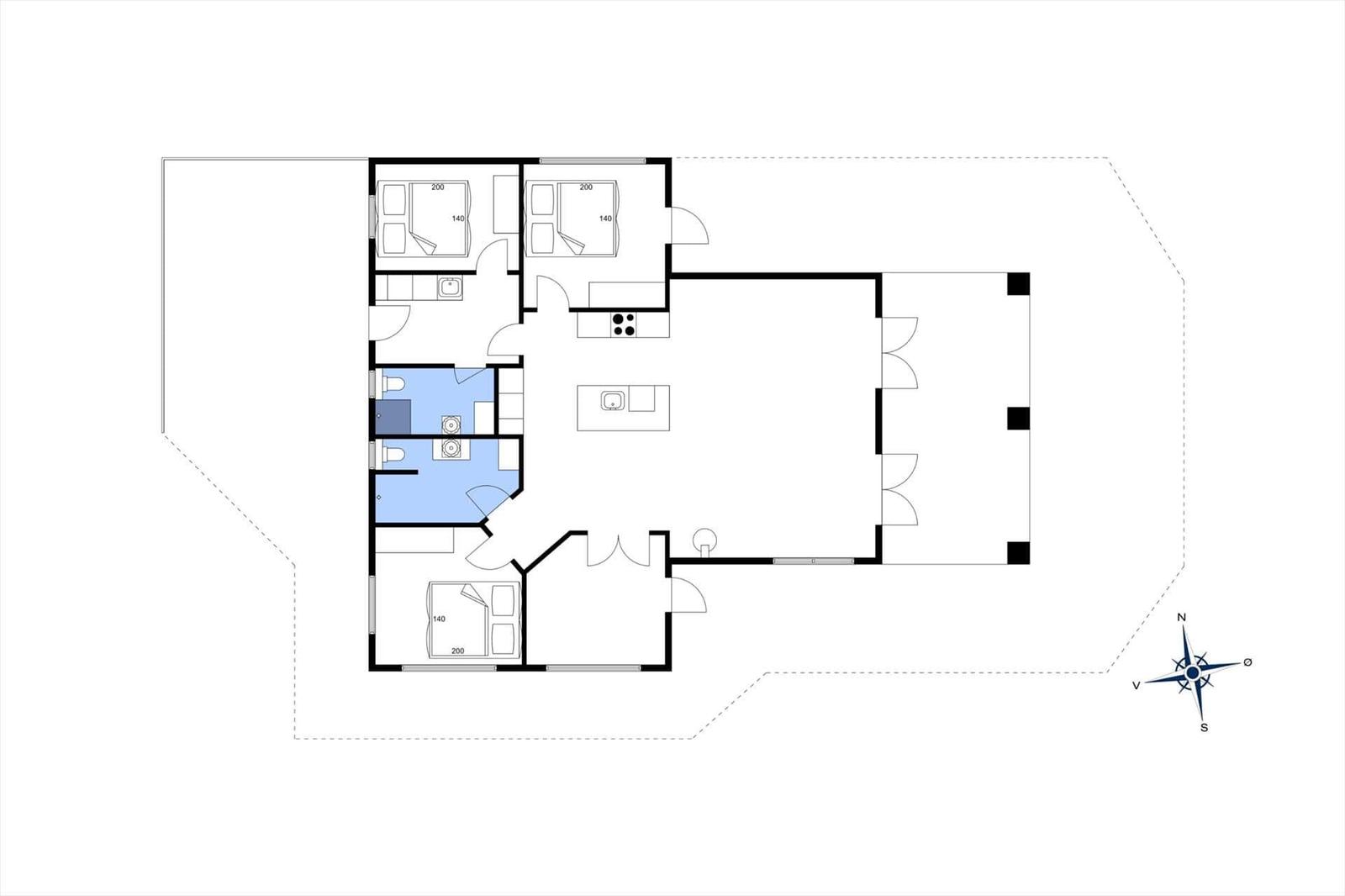 Die Wohnung hat drei Schlafzimmer, eine Küche und ein Bad.