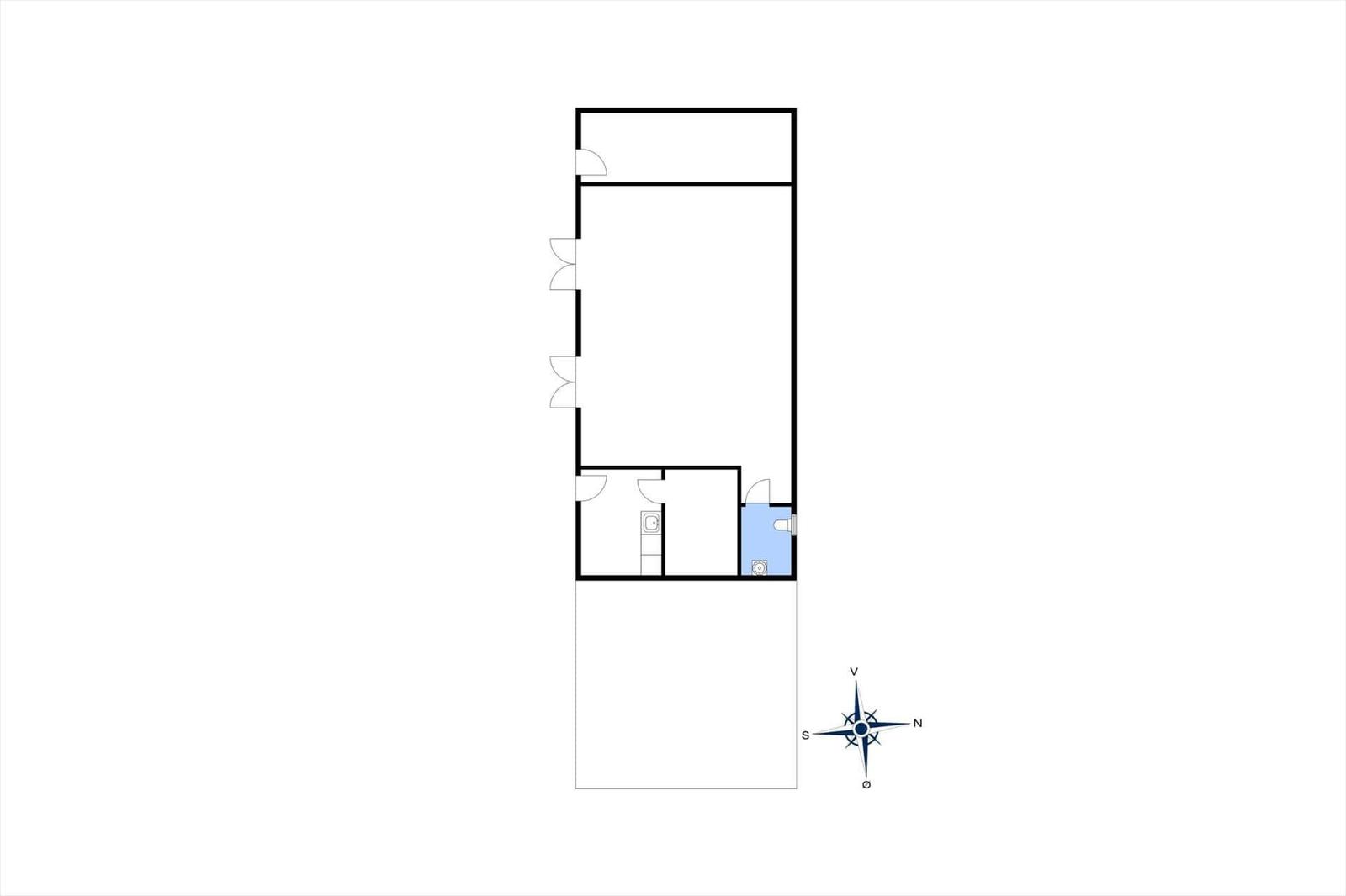 Räumlichkeiten mit Bad und Toilette, mit Kompass zur Orientierung.
