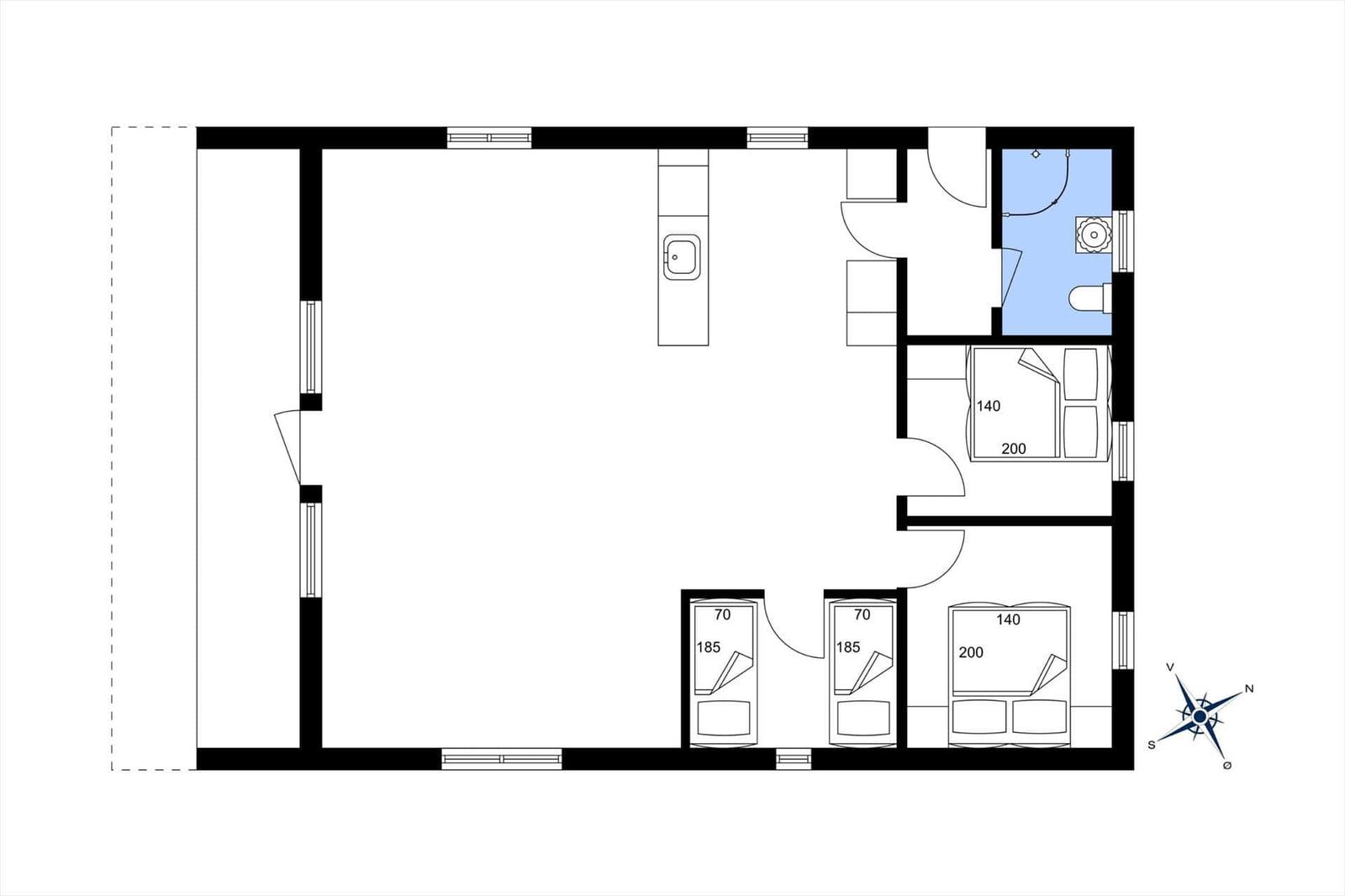 Apartment with three bedrooms, kitchen, and bathroom.