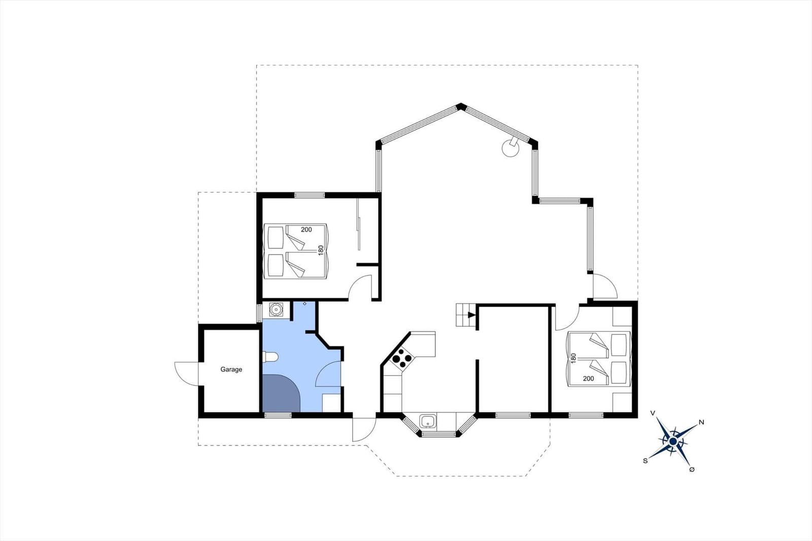 Dieses Haus hat zwei Schlafzimmer, eine Küche, ein Bad und eine Garage.
