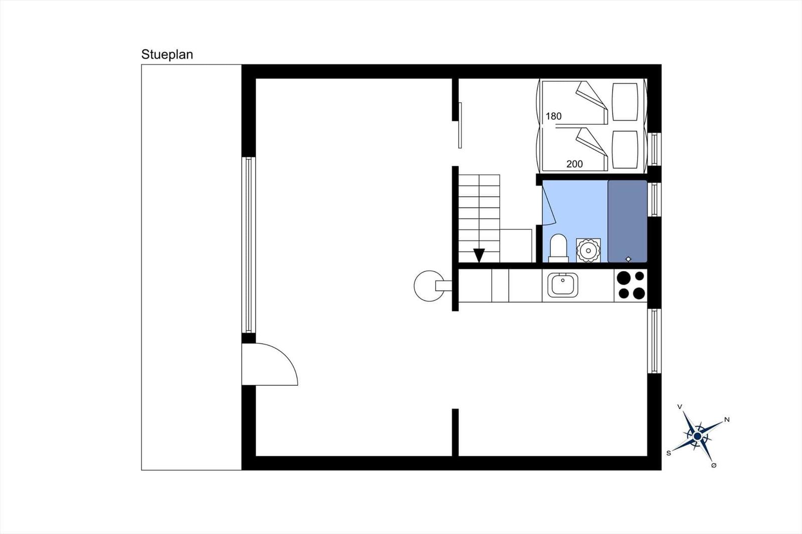 Stueplan zeigt Wohnbereich, Küche und Bad mit Treppenhaus.