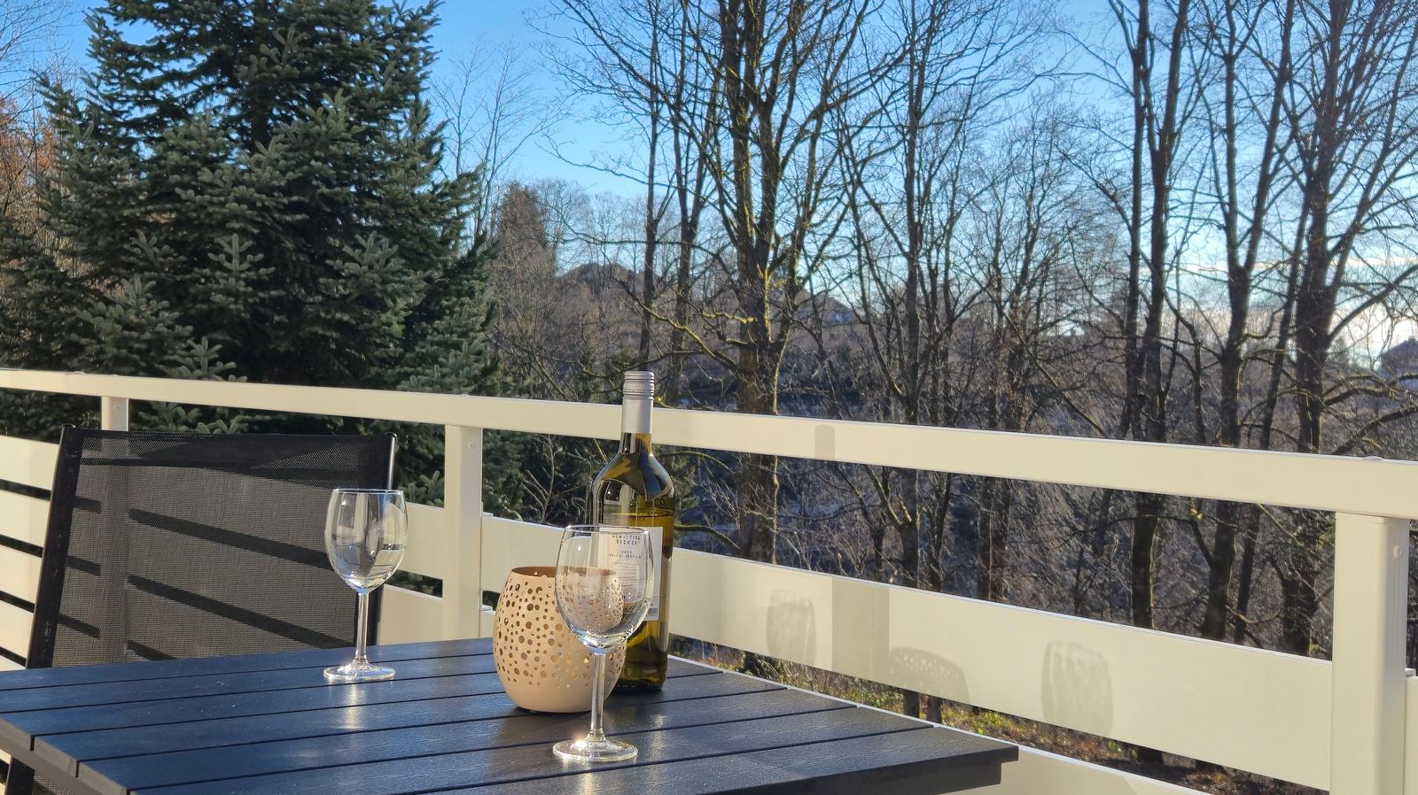 Auch im Winter ist es herrlich auf dem Balkon.