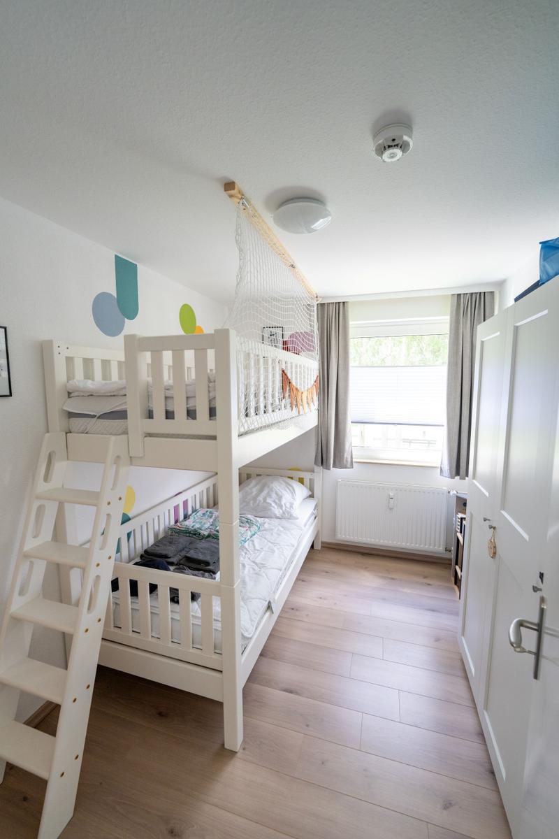 Kinderzimmer mit stabilem Etagenbett