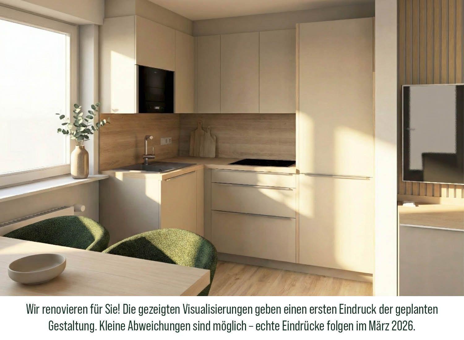 Moderne Küche mit hellen Schränken, Arbeitsplatte und Fenster. Grün gesteppte Stühle und Pflanze.