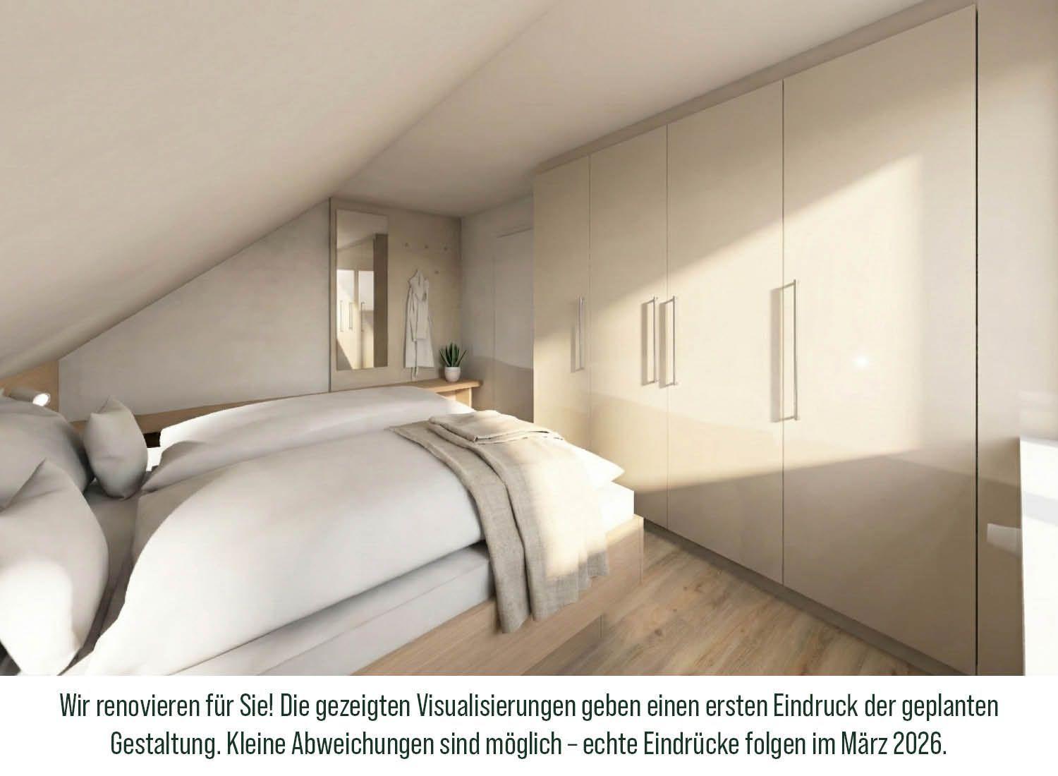 Schlafzimmer mit Dachschräge, Bett und Kleiderschrank. Spiegel und Pflanze an der Wand.