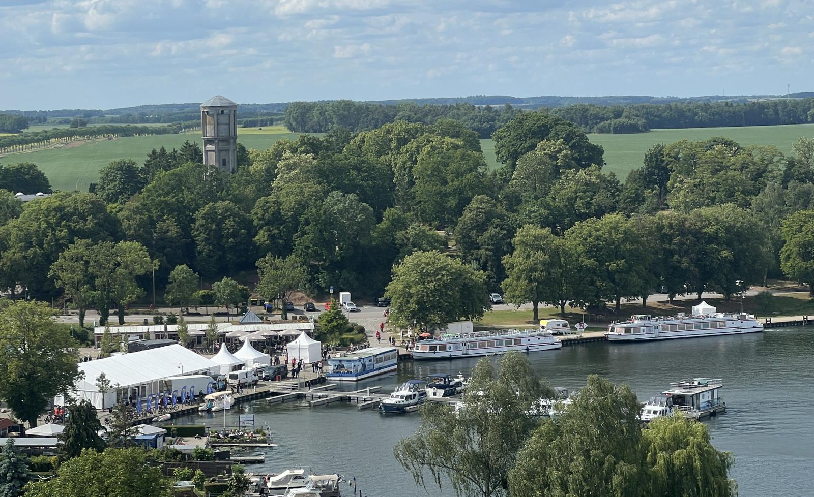 Fahrgastschiffe am Hafen