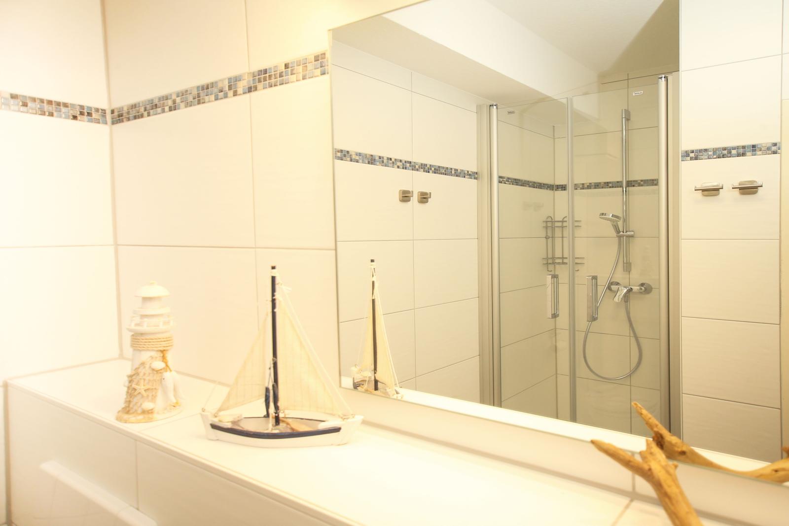 Badezimmer mit Dusche