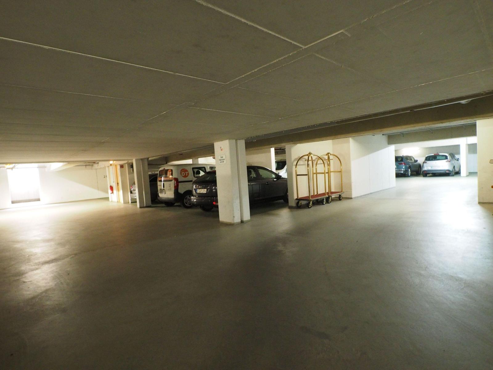 Stellplatz in der Tiefgarage, bitte Einfahrtshöhe beachten