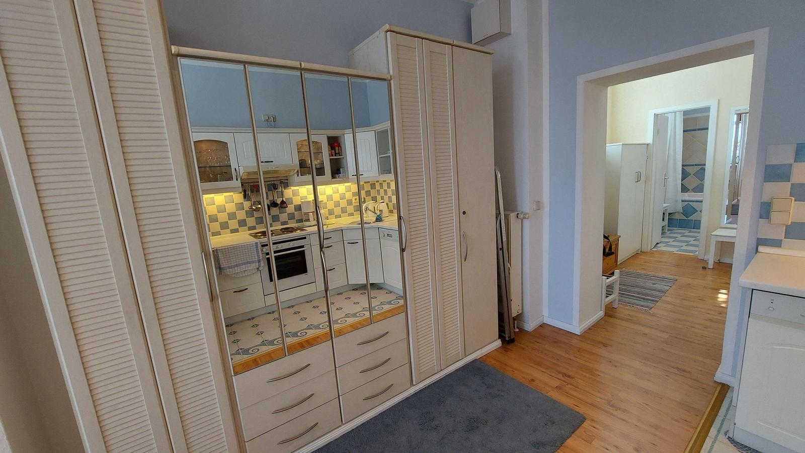 großer Kleiderschrank