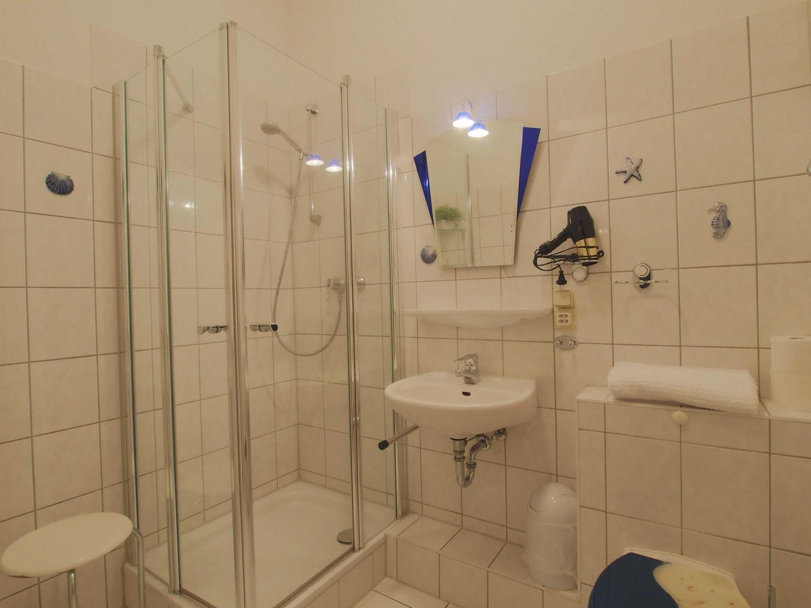 Bad mit Dusche