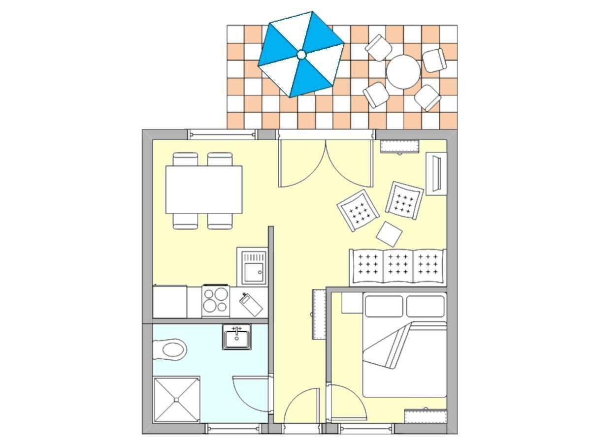 Wohnung mit Küche, Bad, Schlafzimmer und Terrasse mit Sonnenschirm und Tisch.