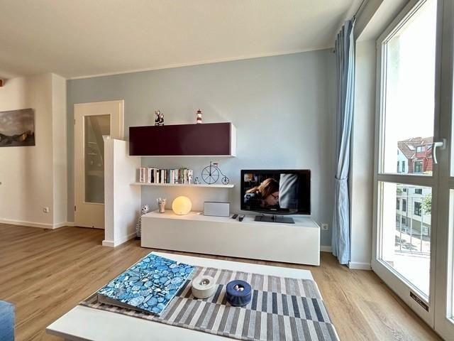 TV und Sideboard