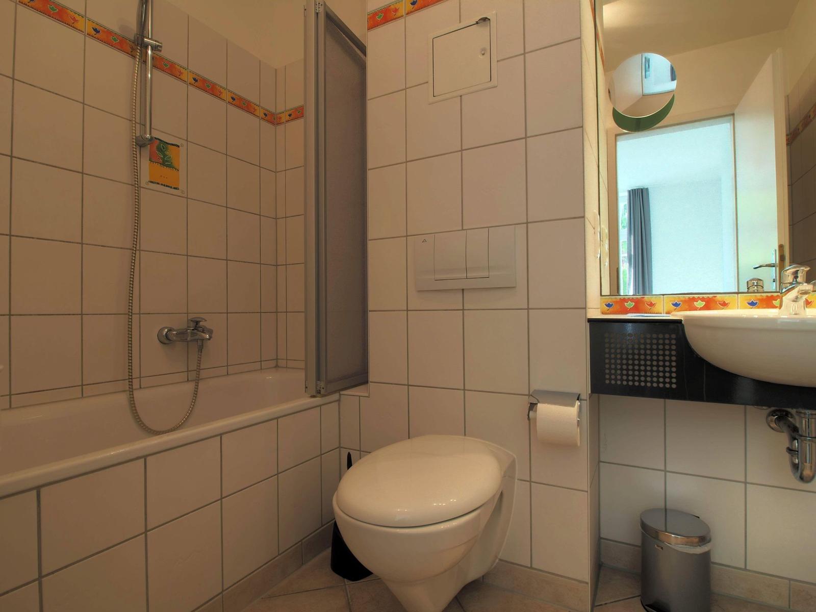 Badezimmer mit Badewanne