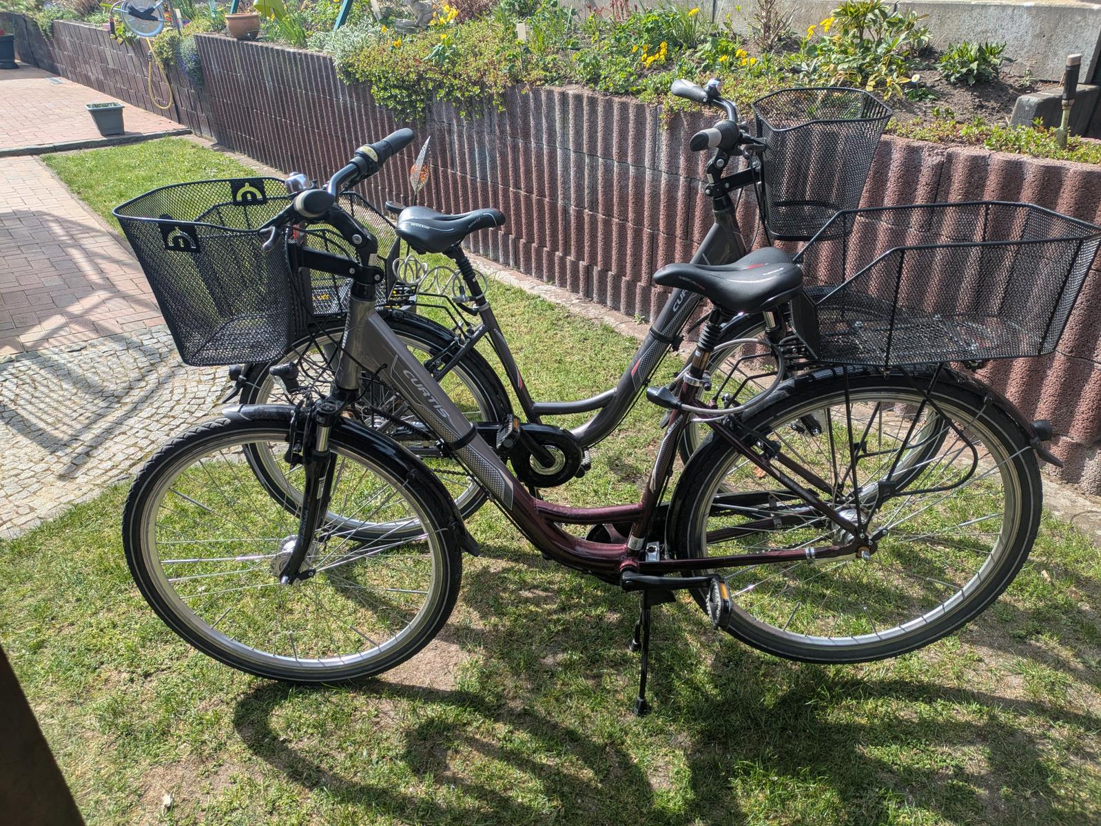 zwei Fahrräder mietfrei