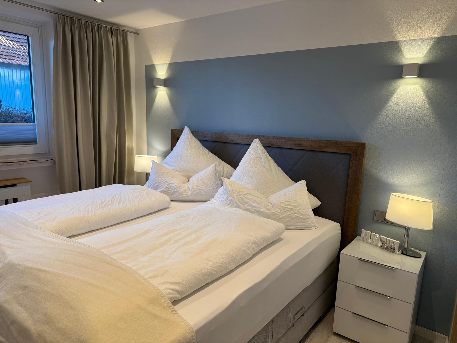 Modernes Elektro-Boxspringbett (180x200cm) mit höhenverstellbaren Kopf- und Fußelementen - für Ihren Schlafkomfort!