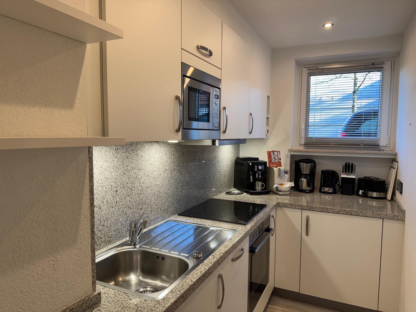 Moderne Einbauküche mit allem was Sie auch zum Kochen im Urlaub benötigen!