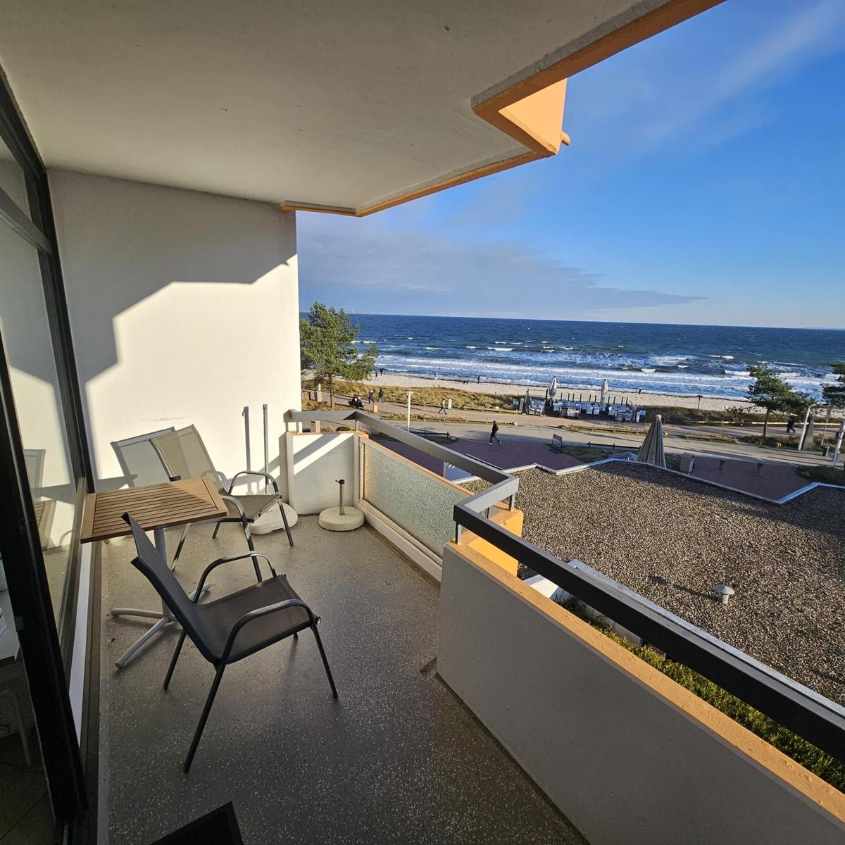 Blick vom Balkon Ostwind und blauer Himmel