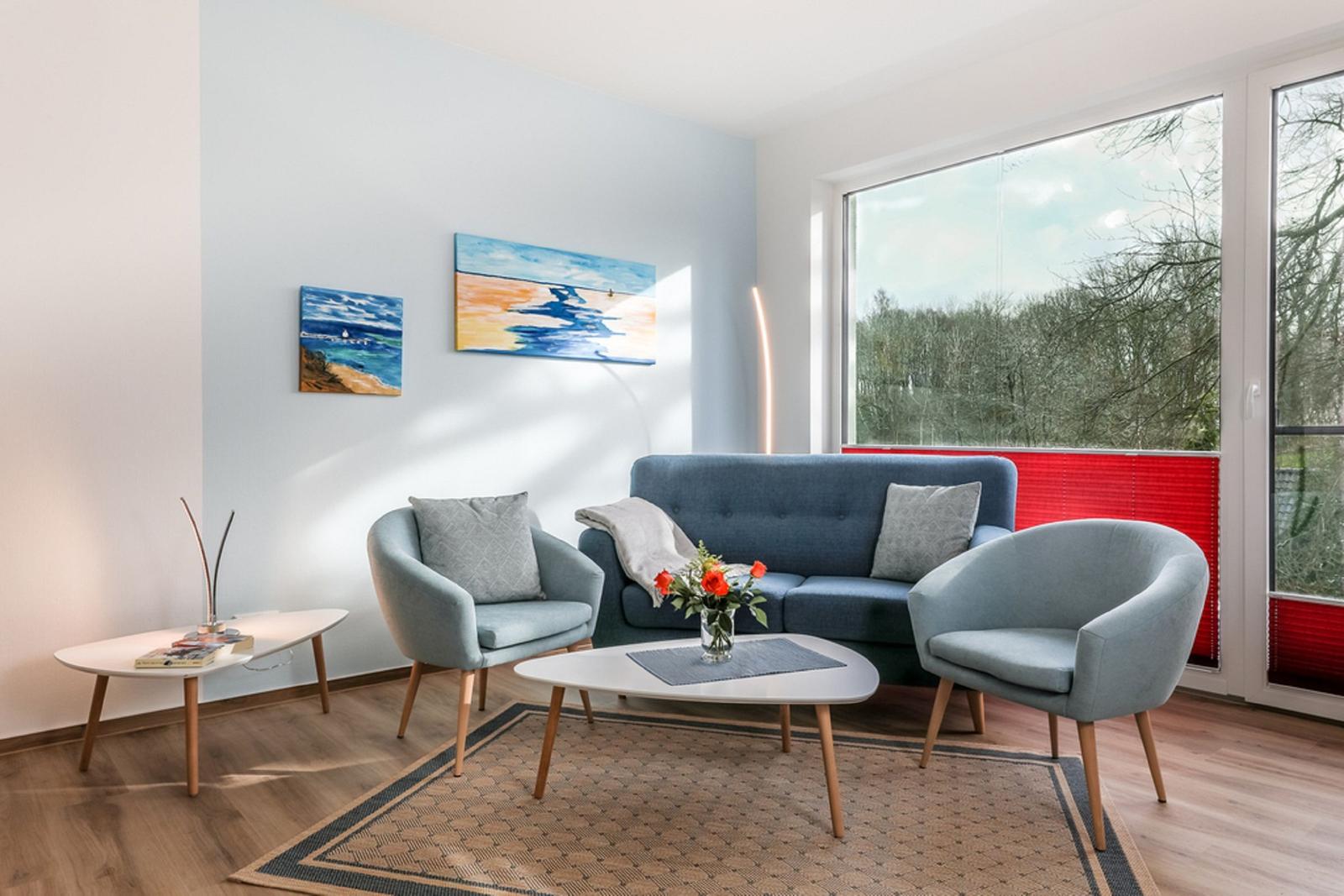 das helle und gemütlcihe Wohnzimmer in der Villa Bergfrieden Terrassenhaus