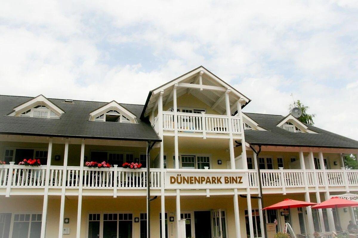 Rezeptionsgebäude mit Bäcker Peters und Sauna