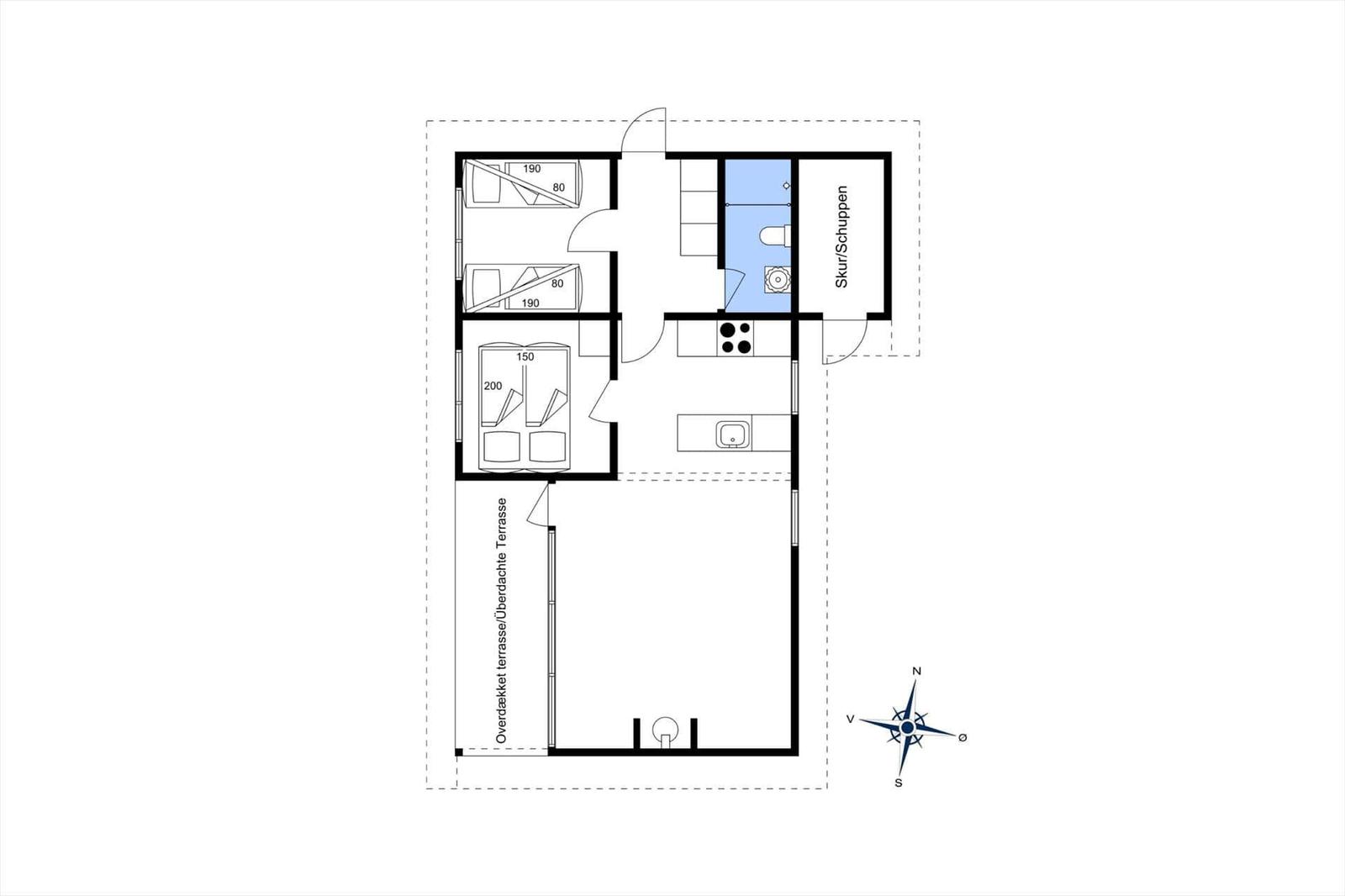 Apartment with three bedrooms, kitchen, and covered terrace.