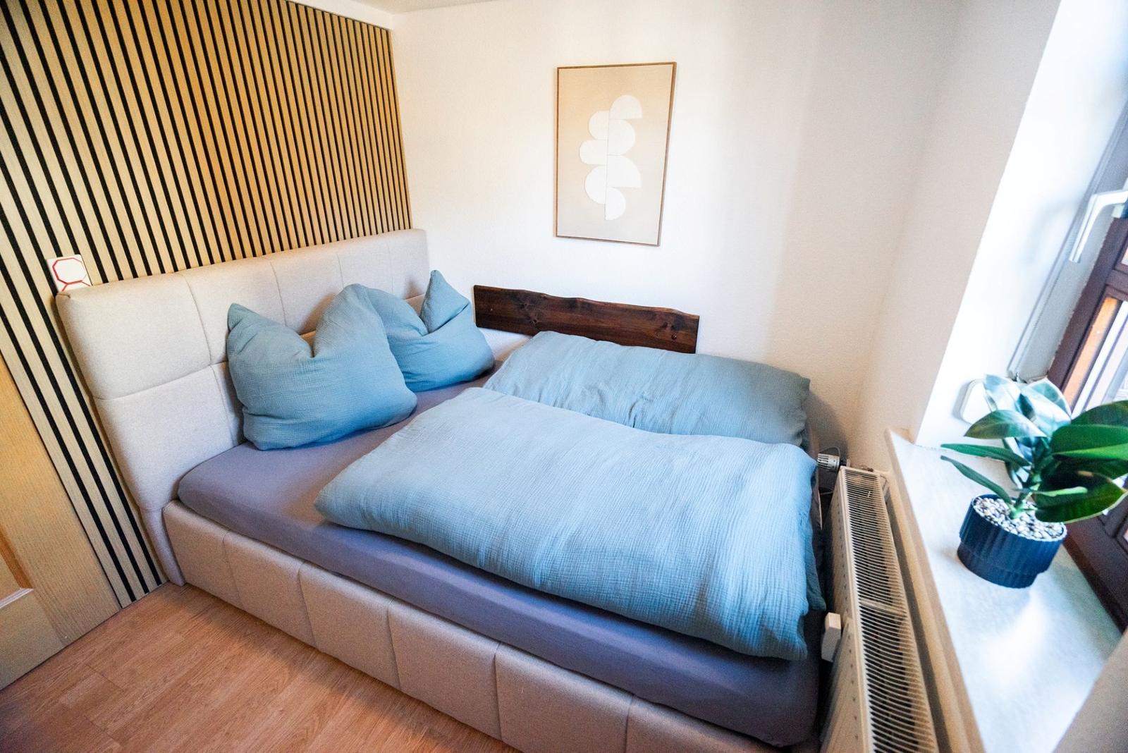 Schlafzimmer 3 der Ferienwohnung Bergmoment in Blankenburg Harz mit 140 cm Bett.