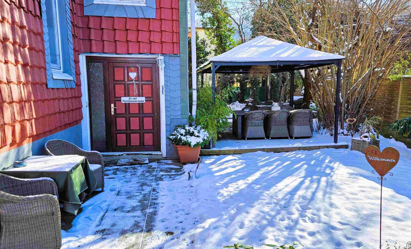 willkommen zur Gartenidylle mit Pavillons

welcome to the garden idyll with pavilions