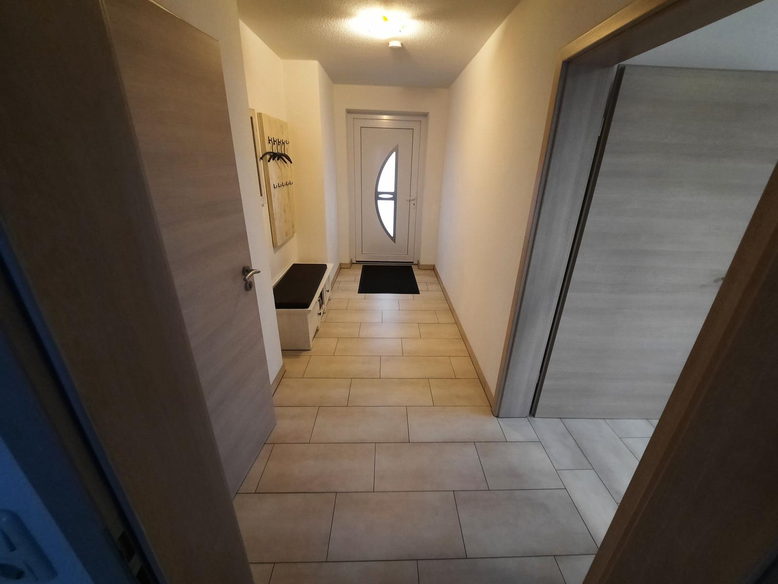 barrierefreier Flur aus Wohnzimmersicht