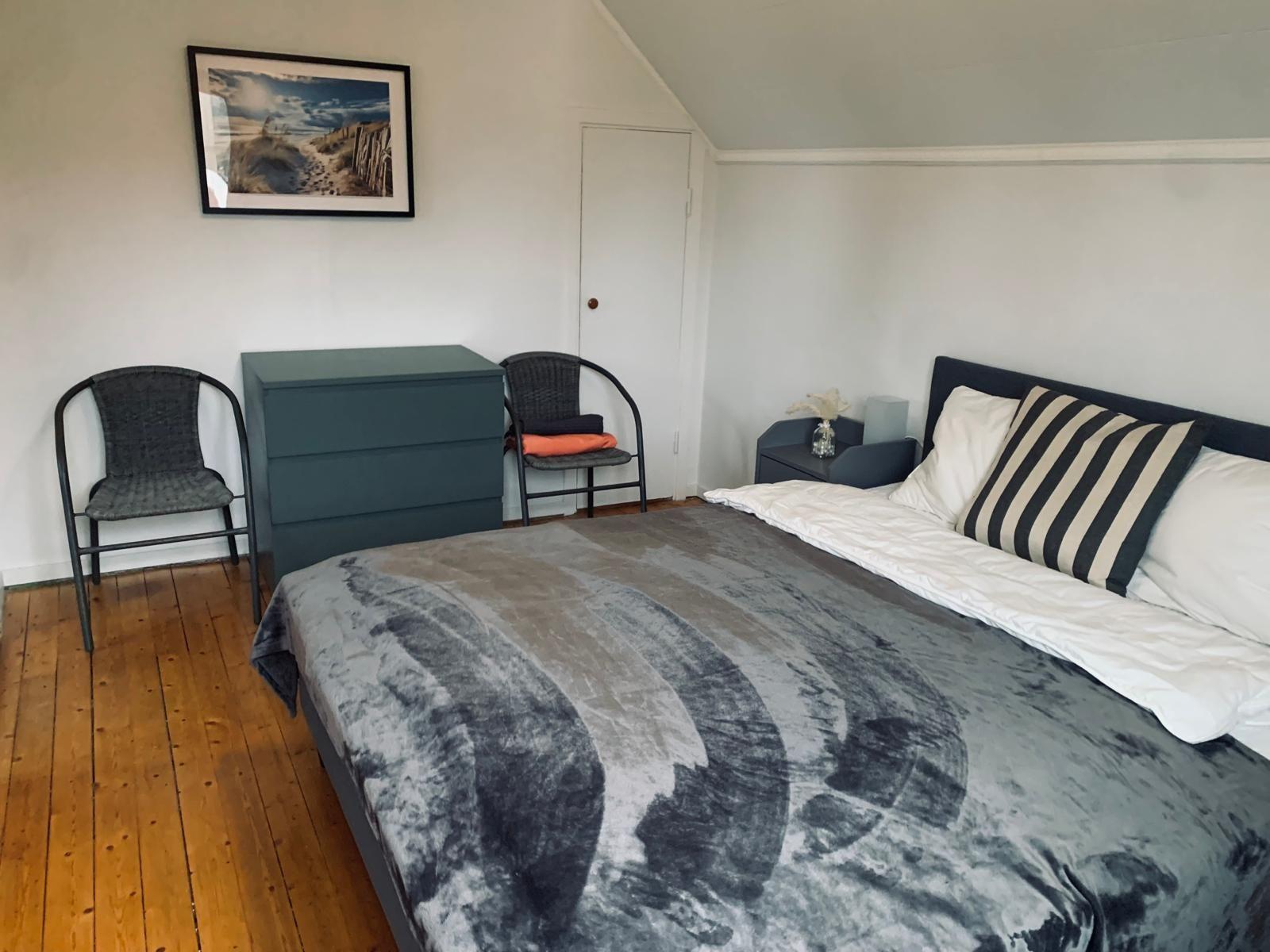 Schlafzimmer 1
