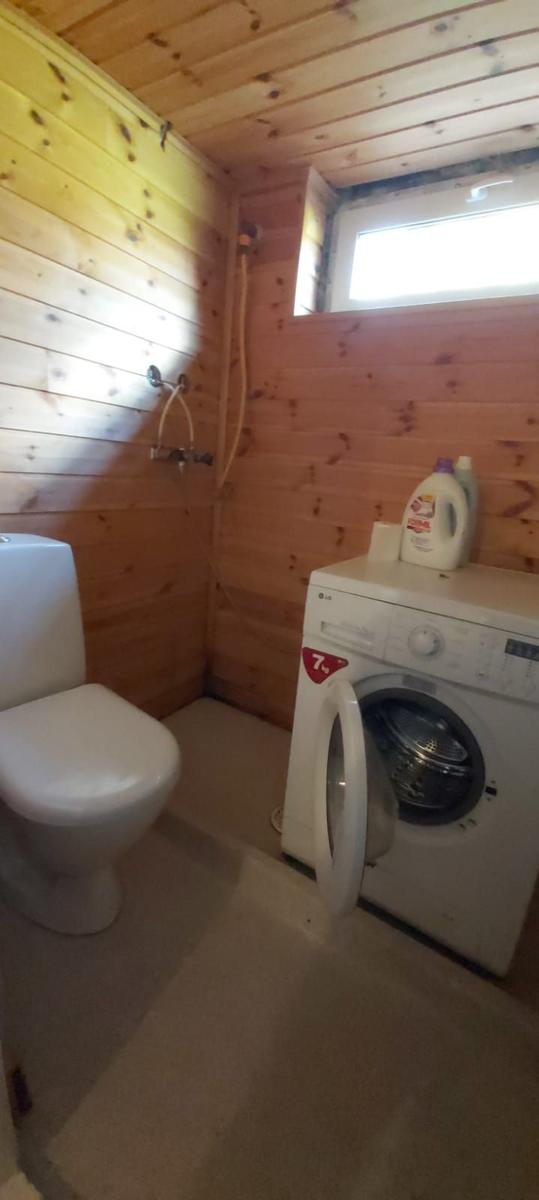 WC und Waschmaschine Keller