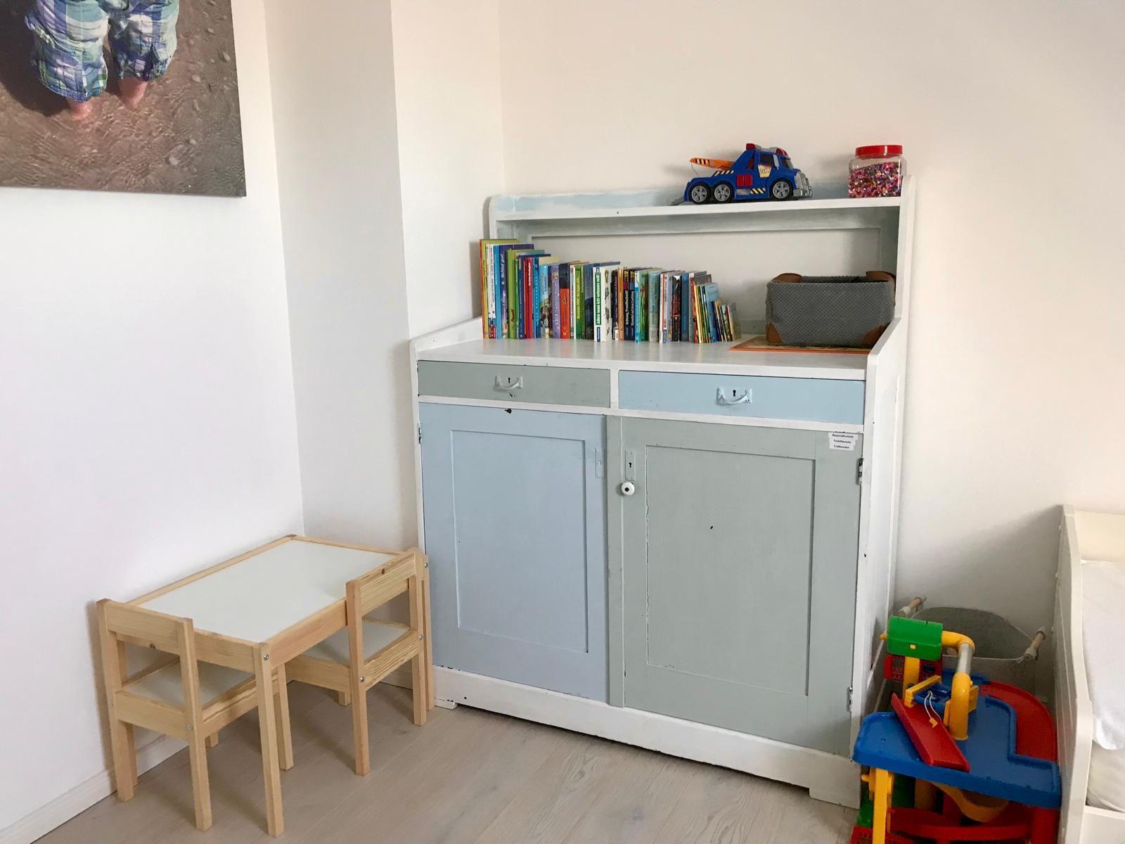 Im Zweibettzimmer gibt es eine kleine Spielecke zum Entdecken