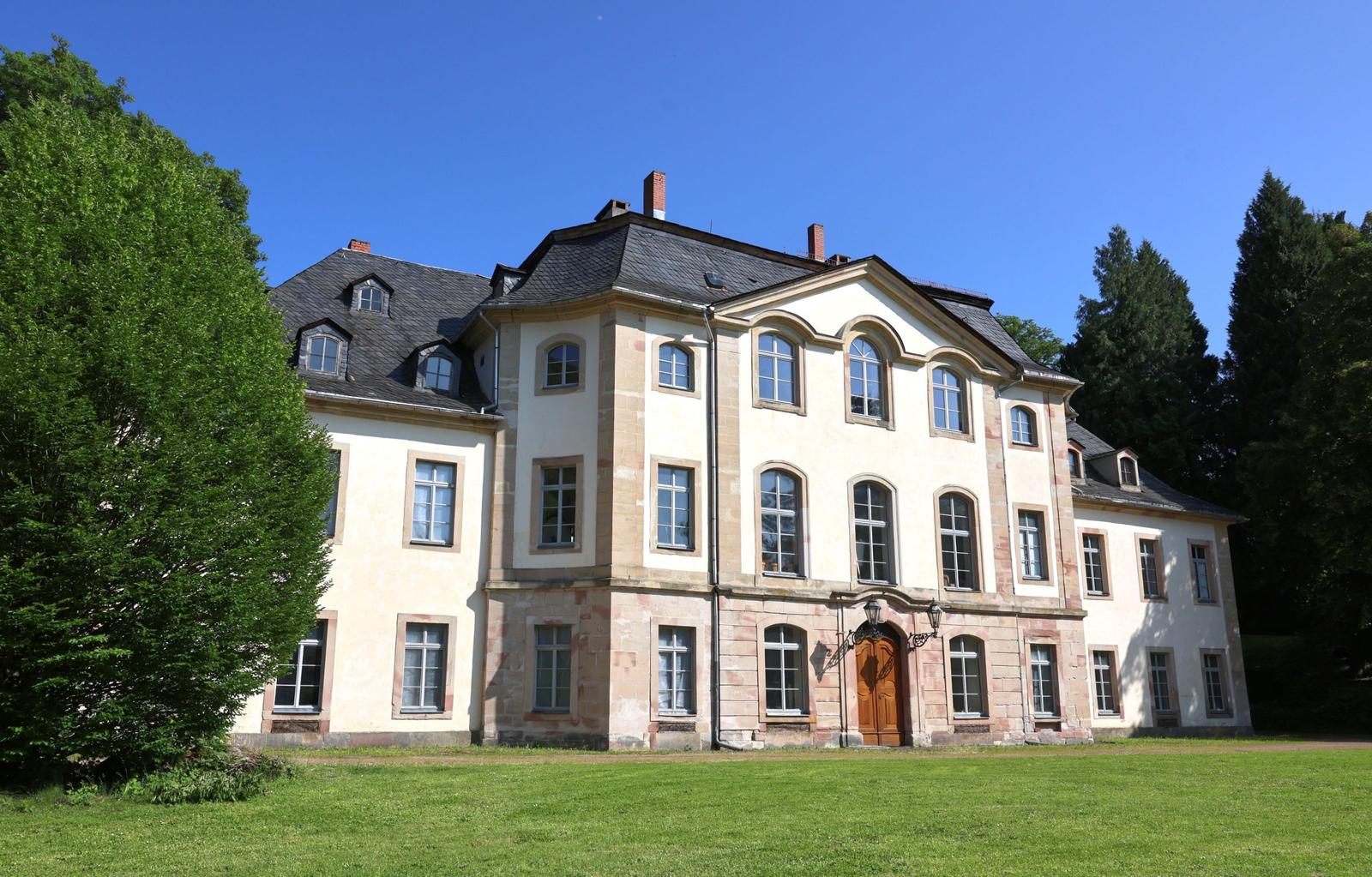 Direkte Nachbarschaft: Schloss Glücksbrunn