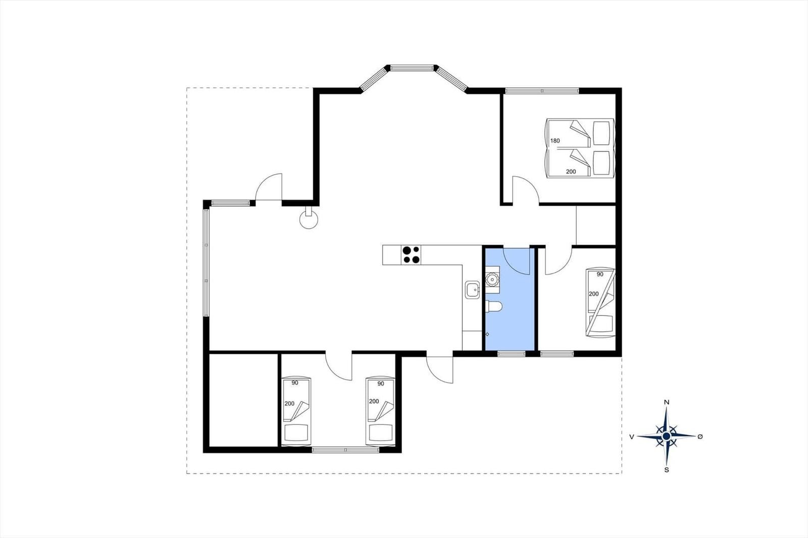 Wohnung mit Küche, Bad, Schlafzimmer und zwei Schlafgelegenheiten.
