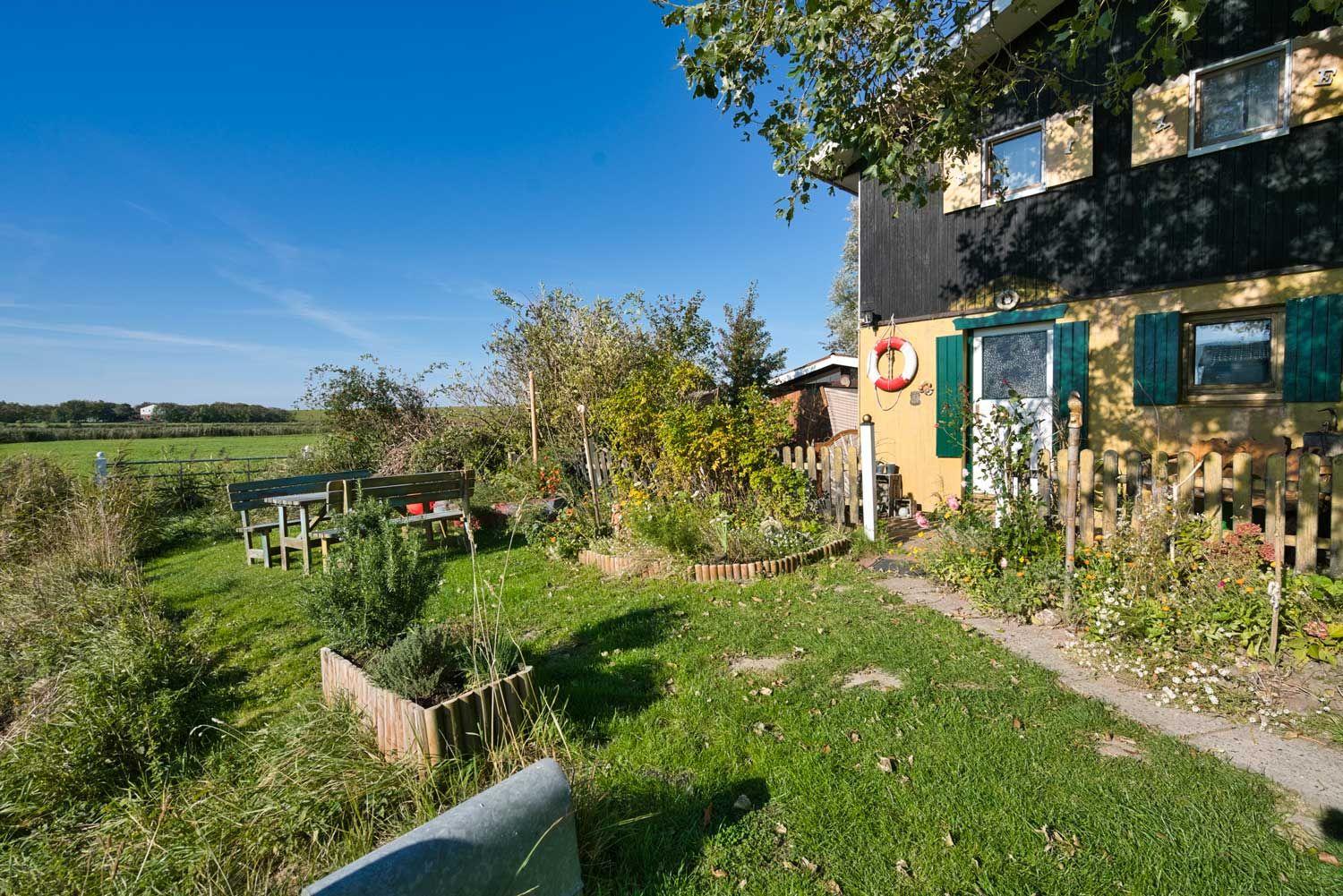 Das Nixenhaus - Vorgarten