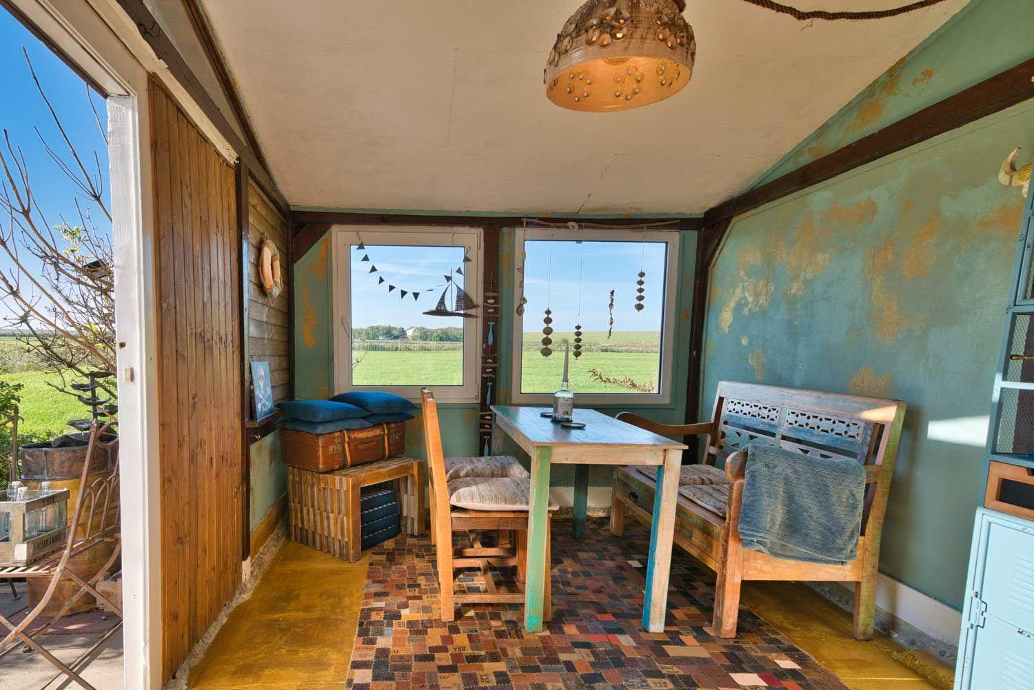 Nordstrandbar - gehört zu beiden Wohnungen, ist nicht beheizt - von hier aus blickt man auf die nordfriesische Weite.