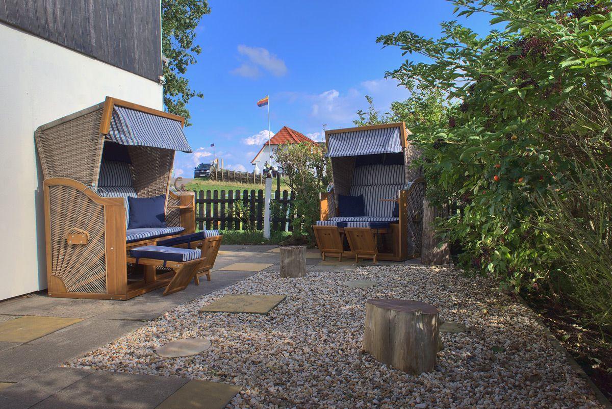 Die Terrasse gehört sowohl zur oberen als auch zur unteren Wohnung.