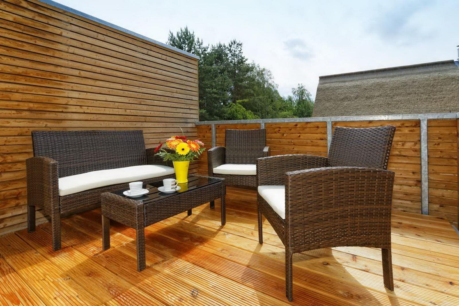 Balkon mit Gartenmöbel