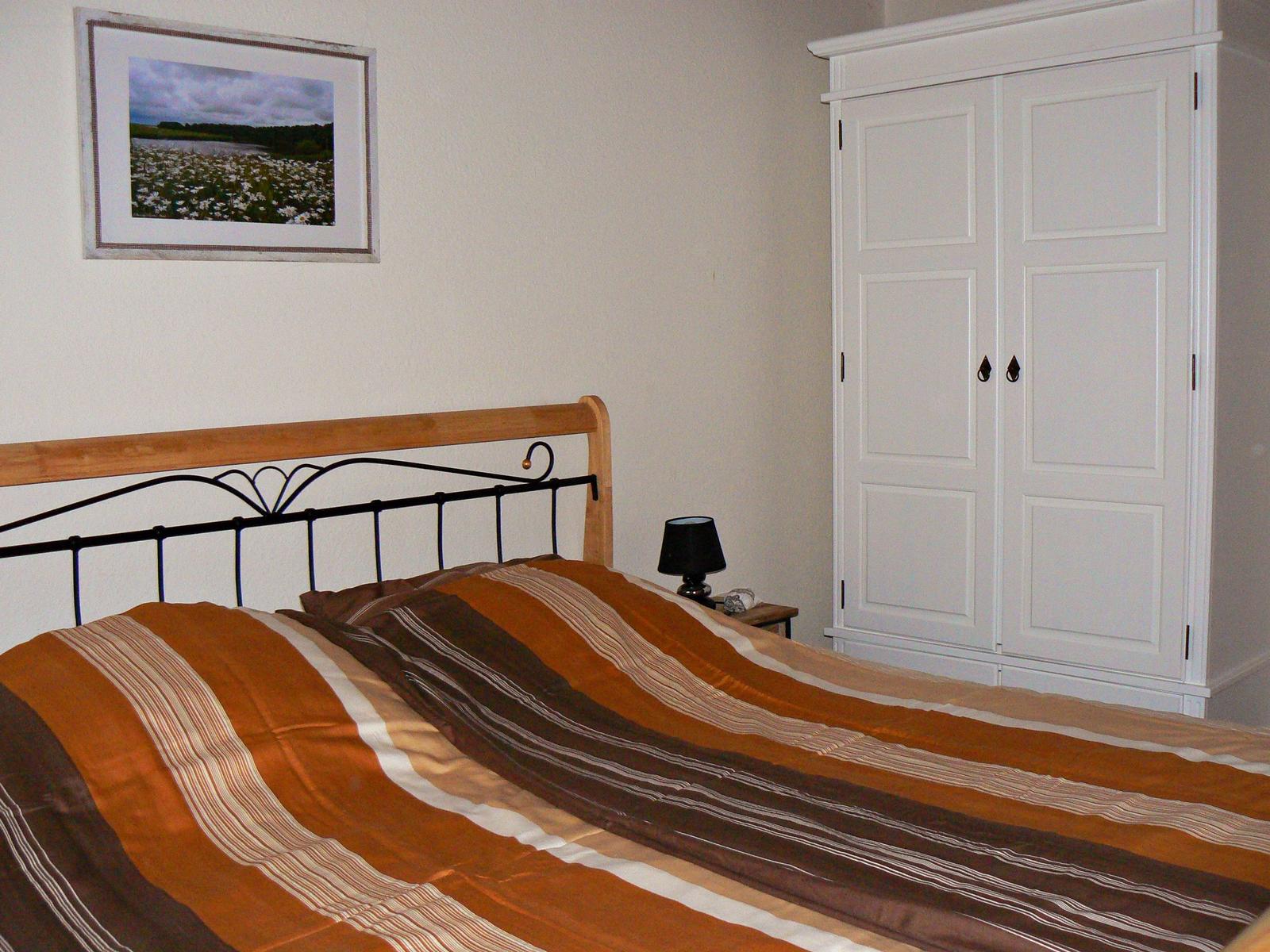 Schlafzimmer unten
1 Doppelbett