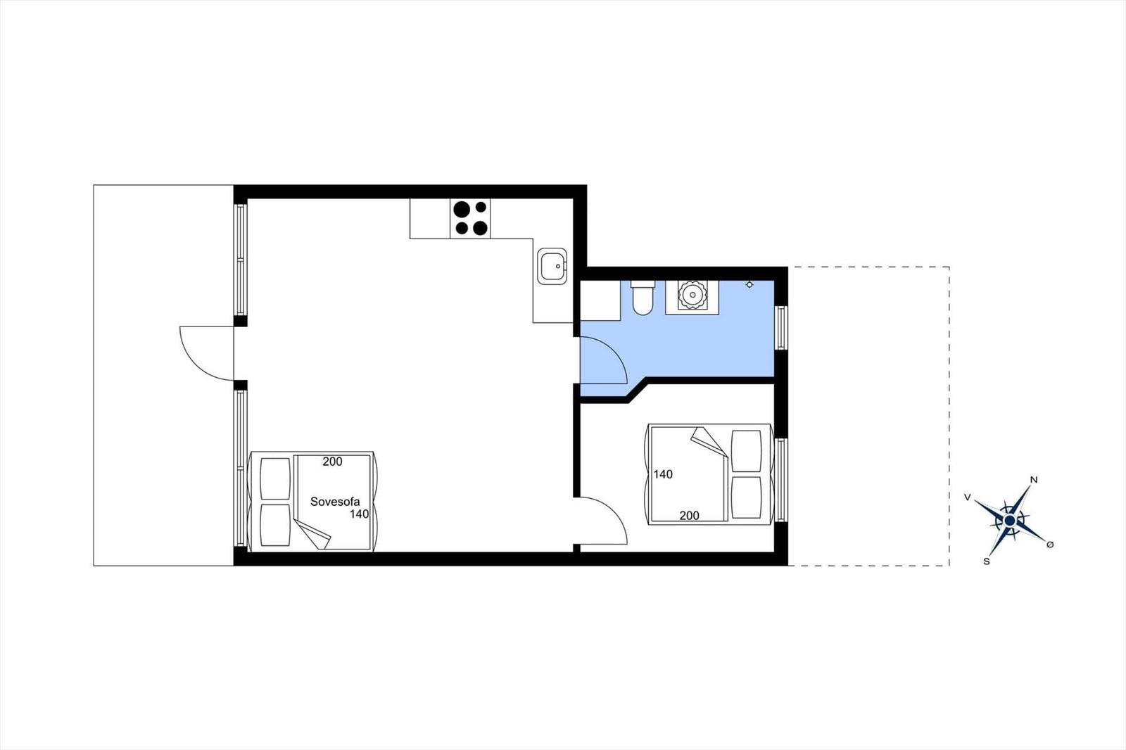 Wohnung mit Schlafzimmer, Küche und Bad. Sovesofa im Wohnbereich.
