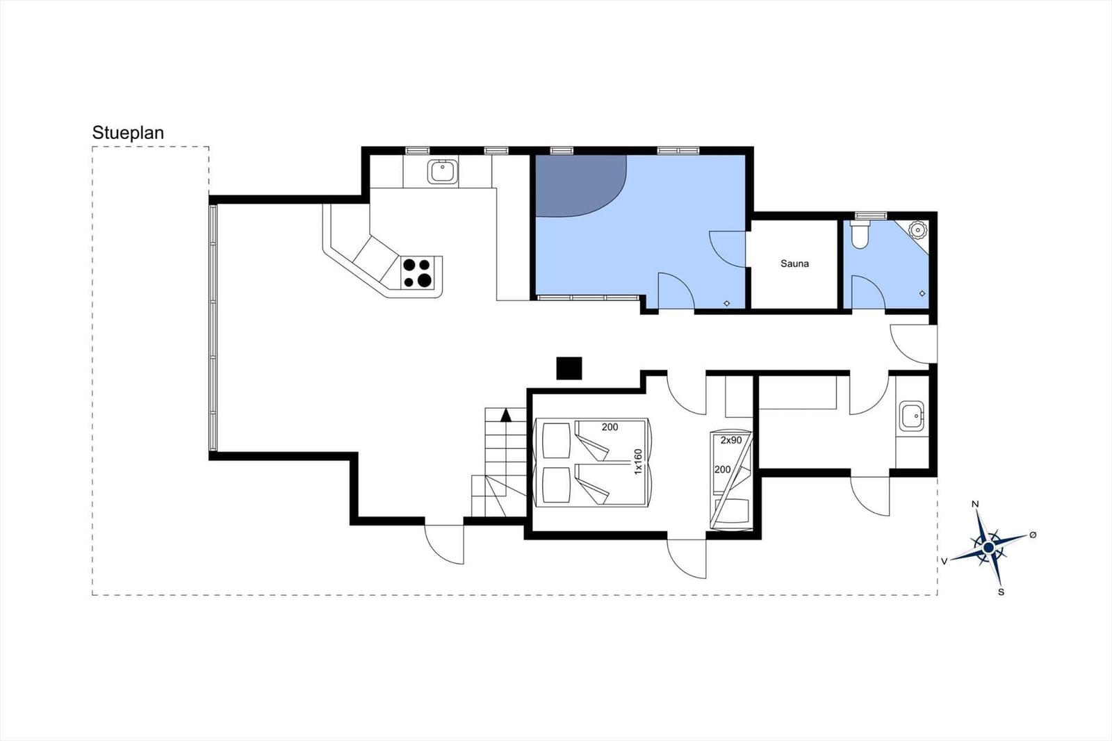 Dieses Haus hat eine Sauna, Küche und Schlafzimmer mit Treppenhaus.