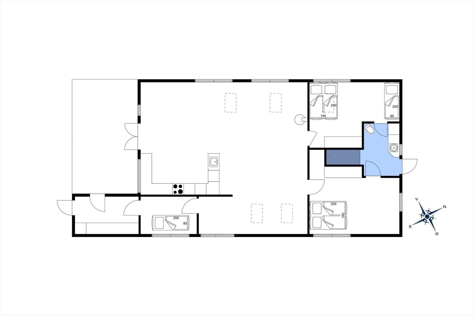 Apartment with three bedrooms, kitchen, and bathroom. North-east orientation.