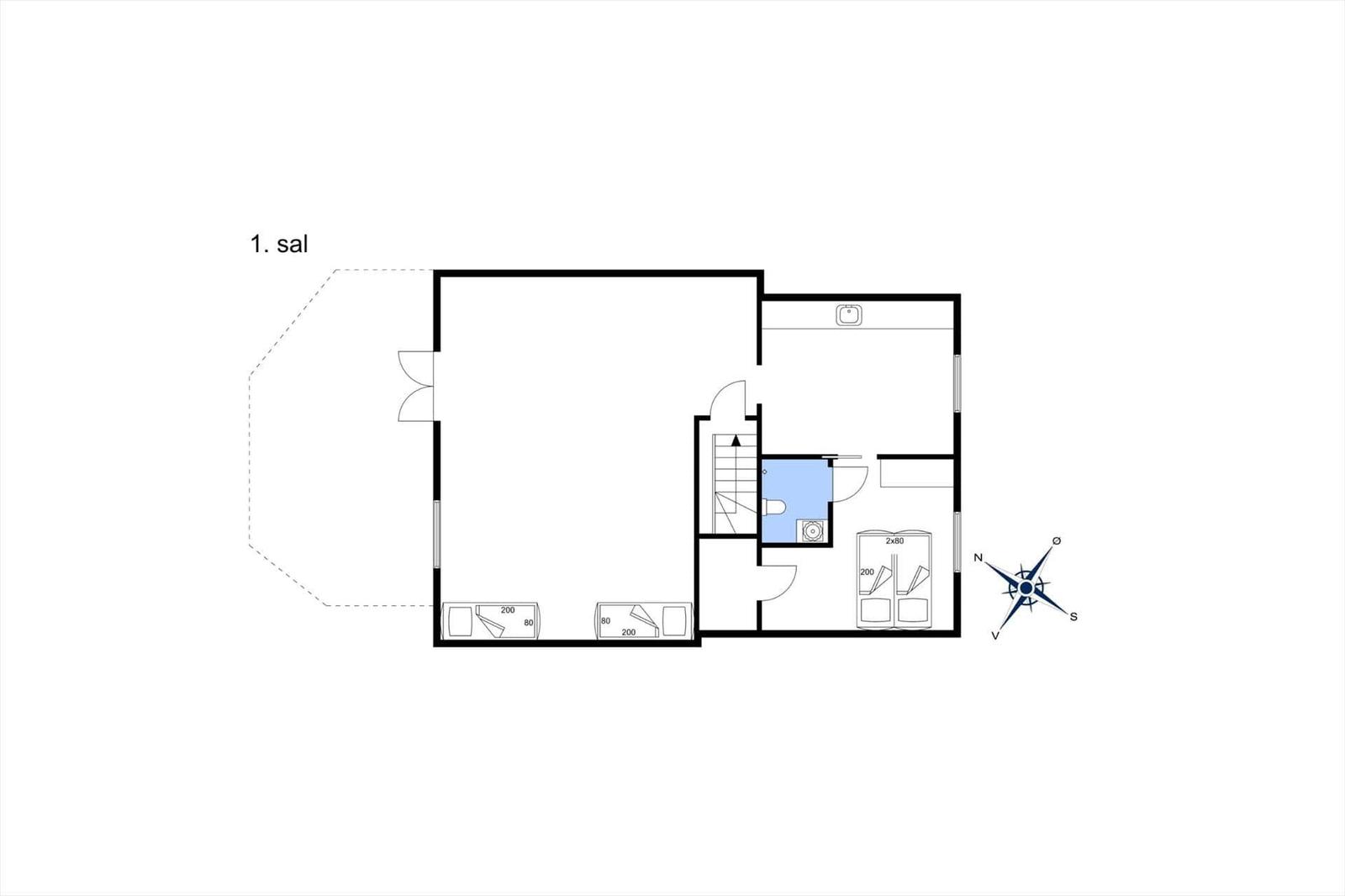 Erdgeschoss mit Küche, Bad und Schlafzimmer. Treppenhaus zur oberen Etage.